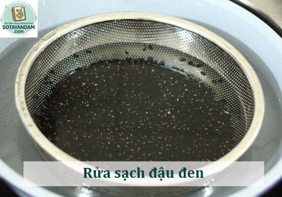 Cách nấu chè đậu đen_Rửa sạch đậu